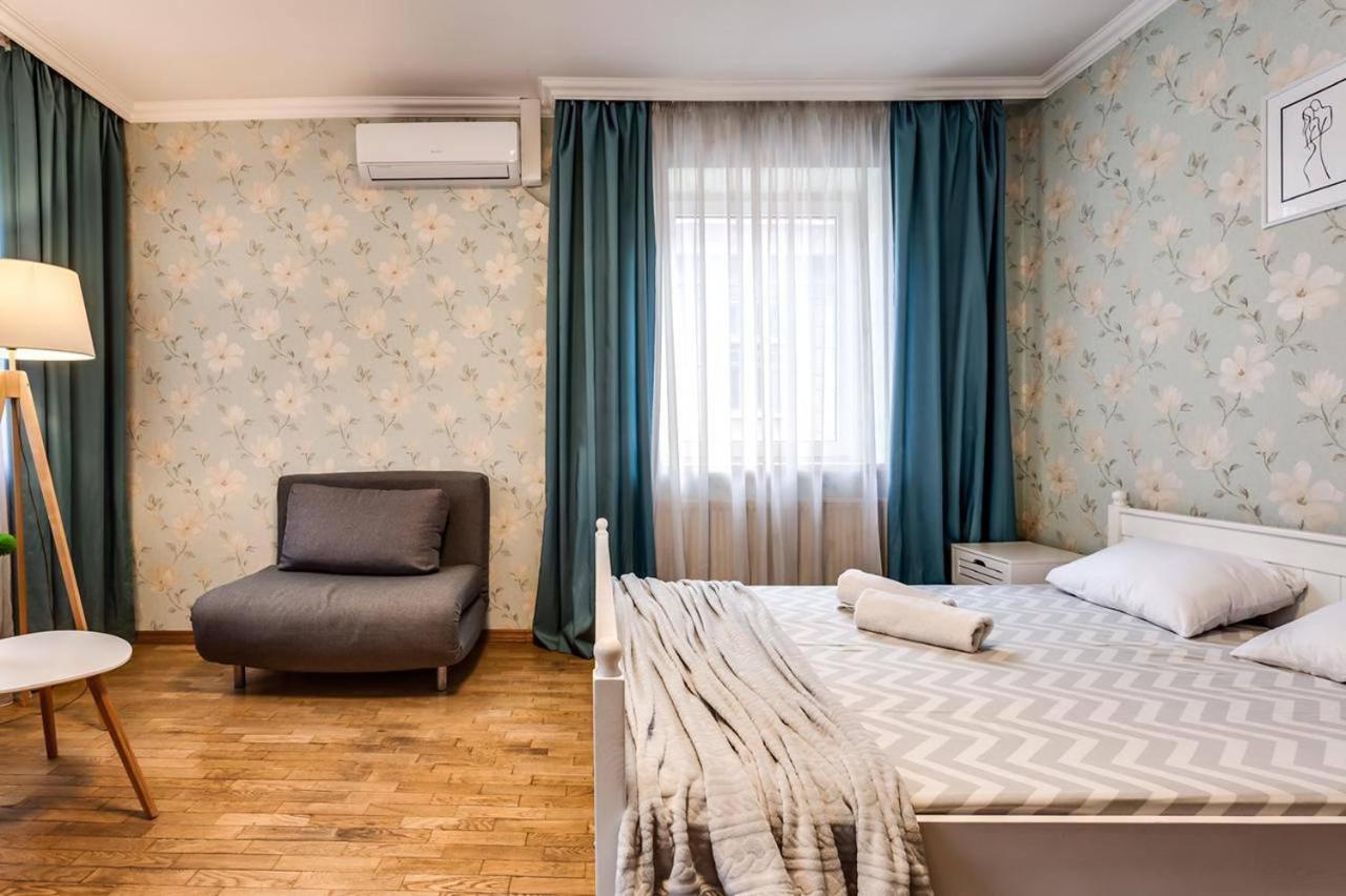 Apartment On Knyazya Romana Lviv