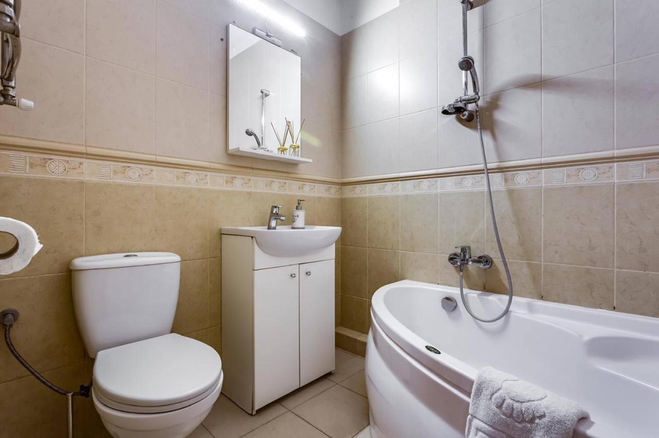 Apartment On Knyazya Romana *