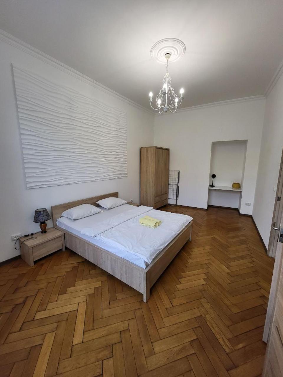 On Knyazya Romana Apartment *