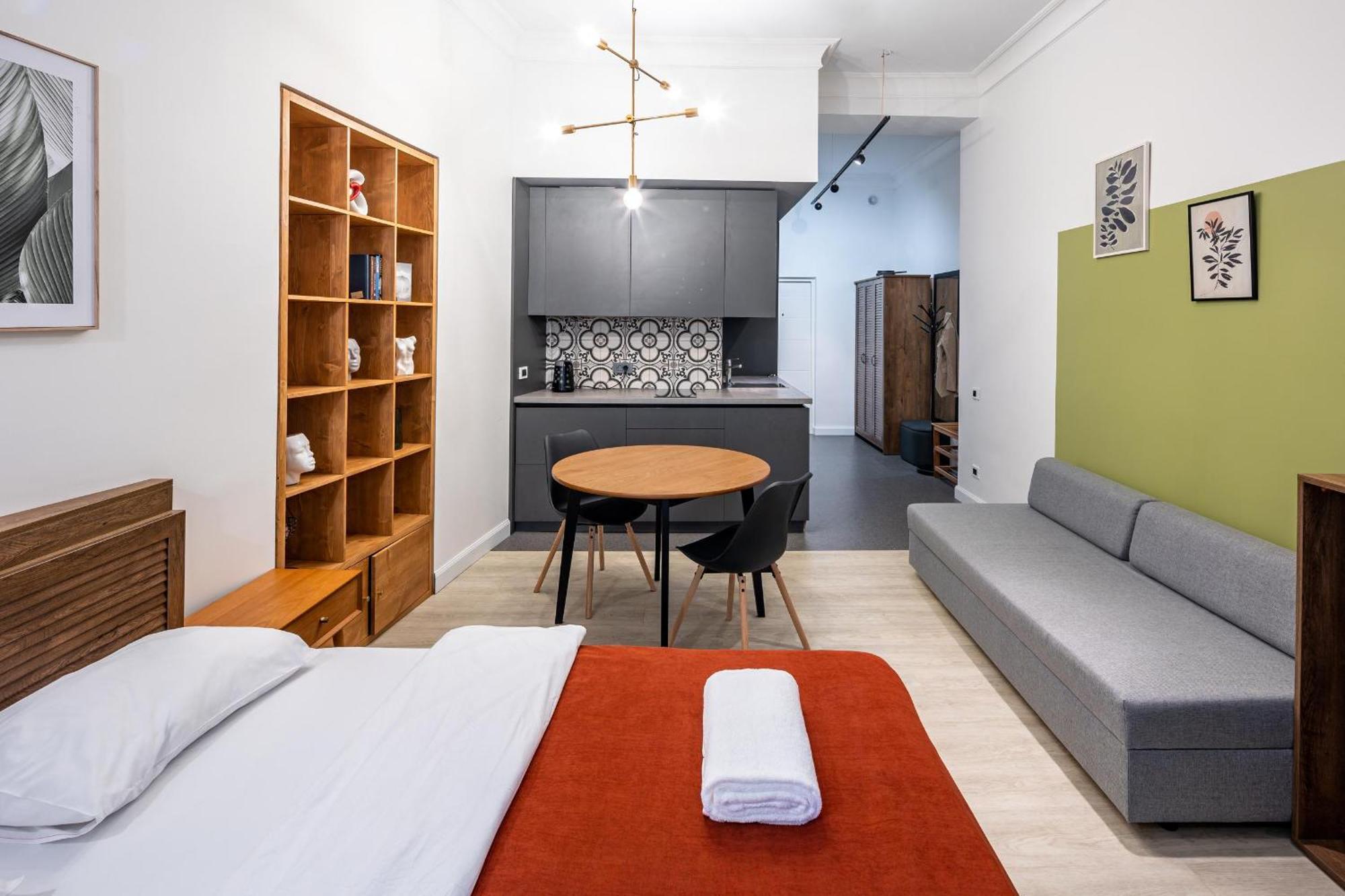 Apartment On Knyazya Romana *