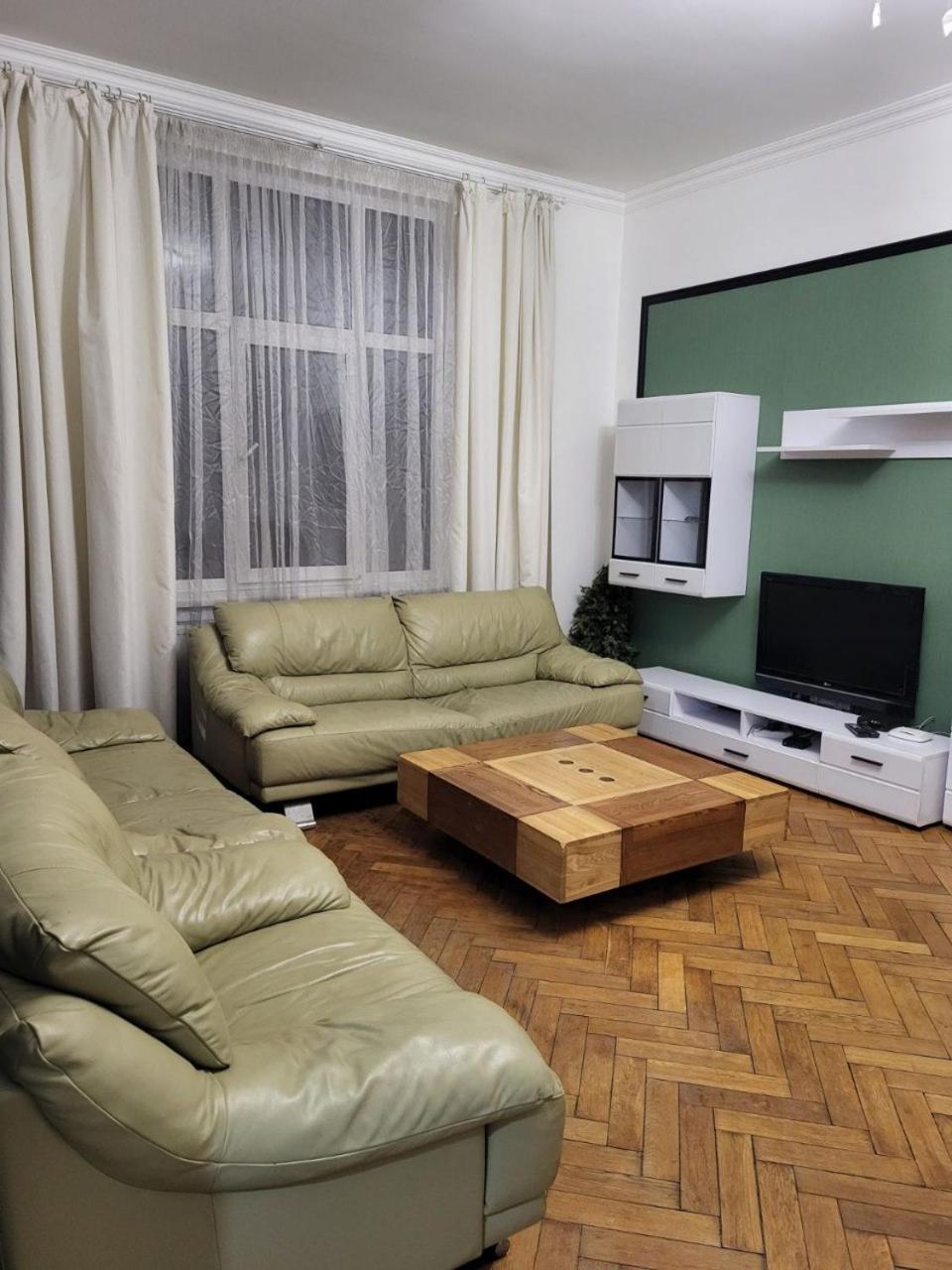Apartment On Knyazya Romana *