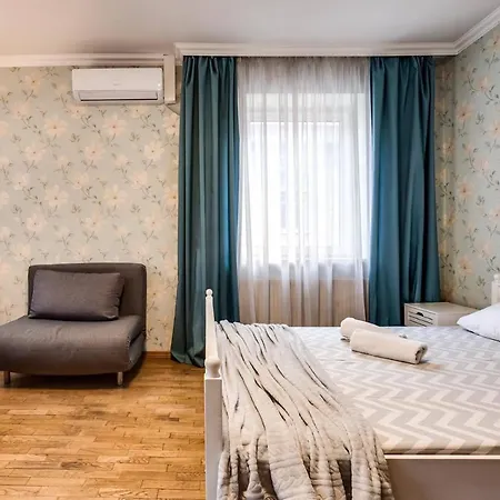 Apartamenty On Knyazya Romana Lviv Exterior photo