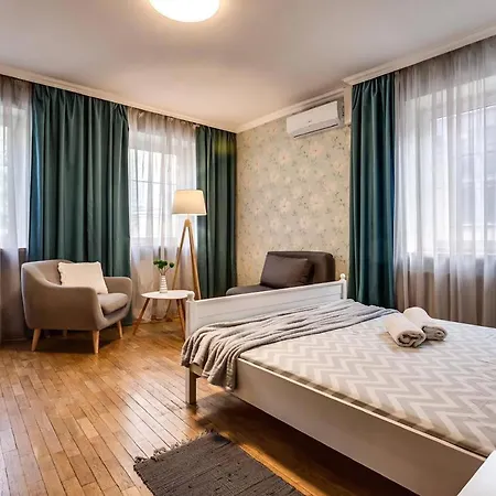 Apartamenty On Knyazya Romana Lviv Exterior photo