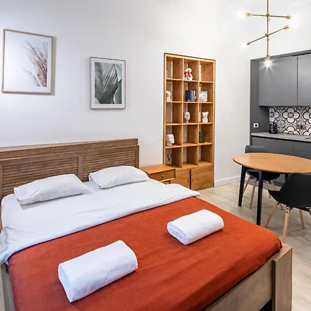 Apartamenty On Knyazya Romana Lviv Exterior photo