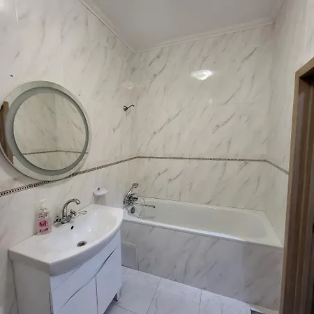 Apartamenty On Knyazya Romana Lviv Exterior photo